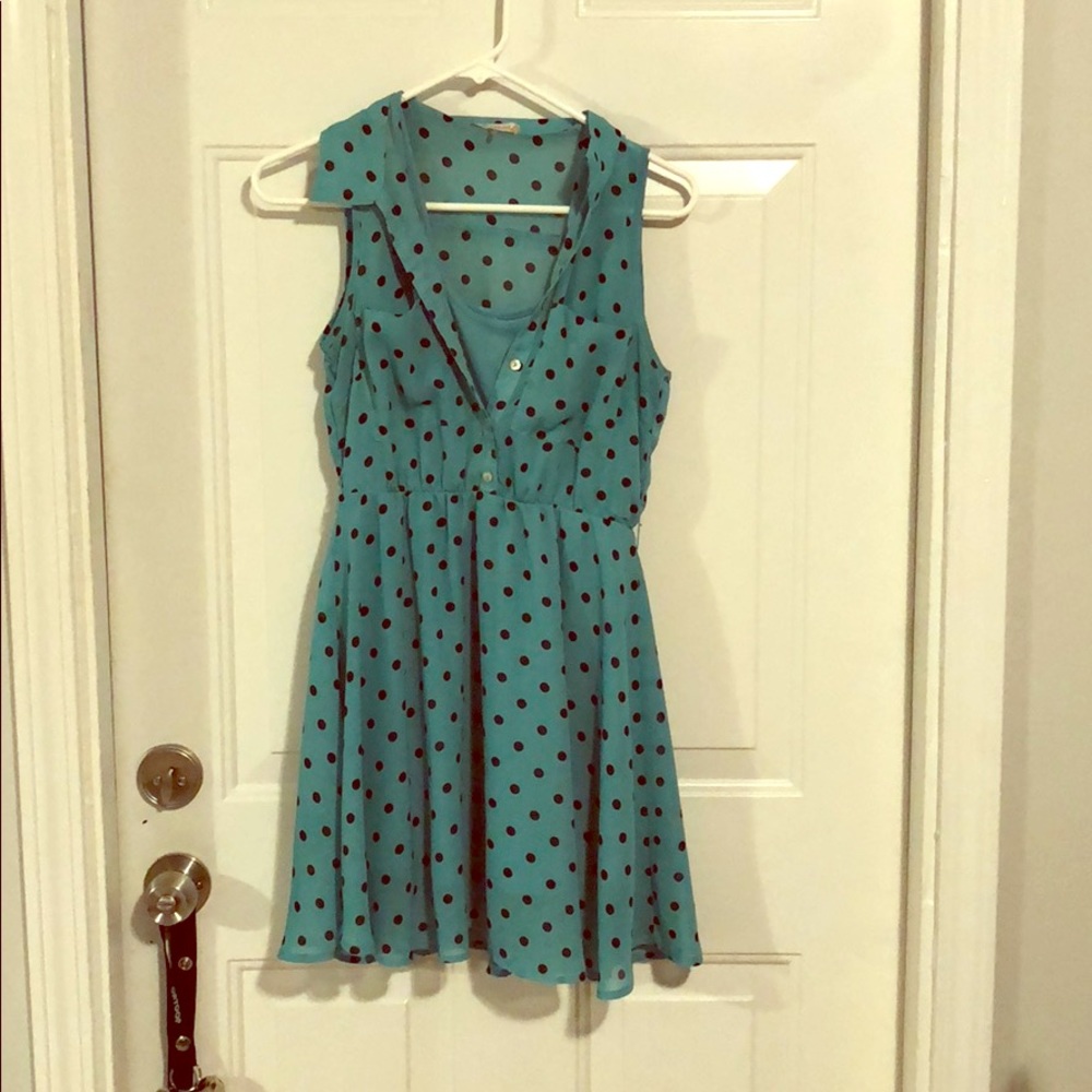 Sleeveless polka dot dress with buttons